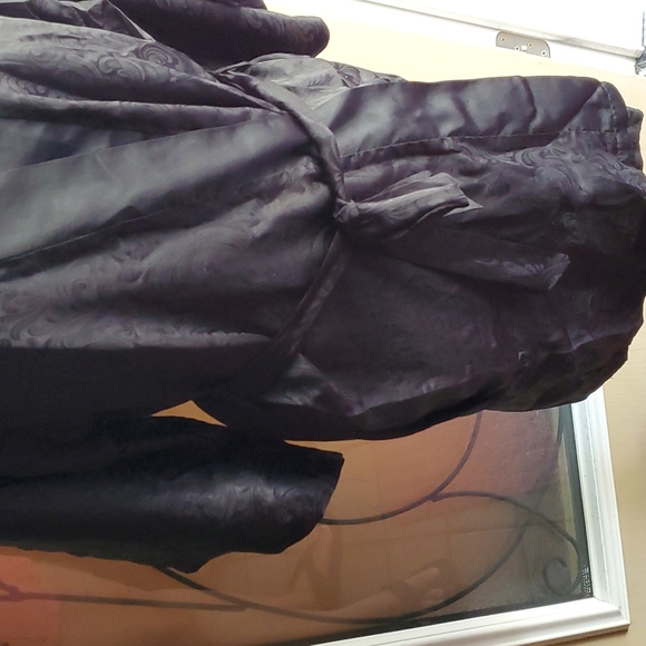 Black Satin Robe with belt - Picture 5 of 15